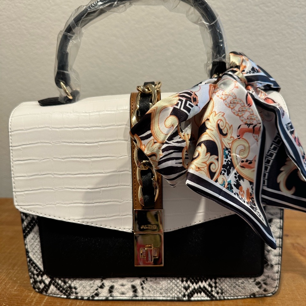 NWT Elegant White, Brown, Black and faux snakeskin handbag with Scarf